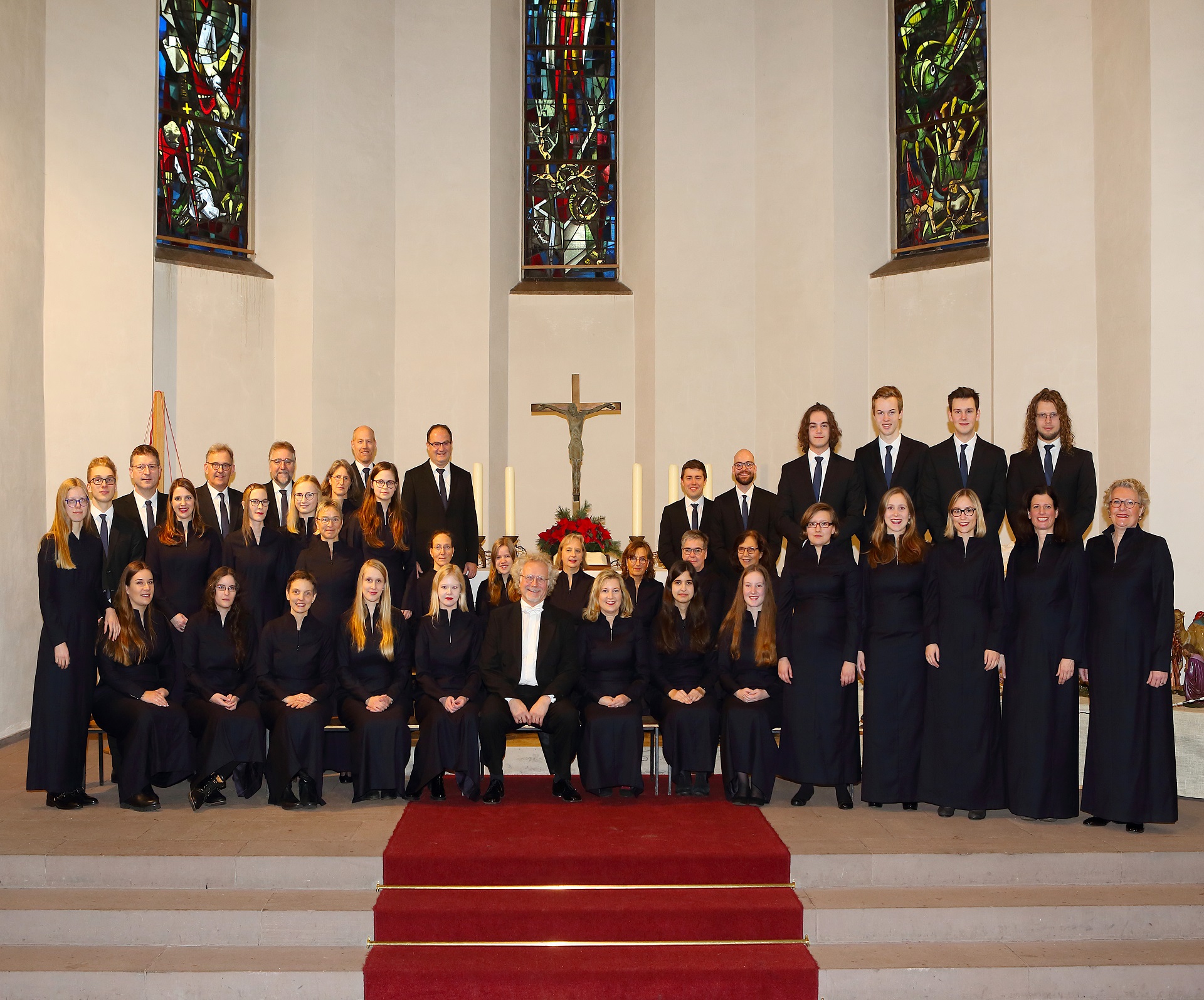 Der Bachchor Gütersloh im Altarraum einer Kirche